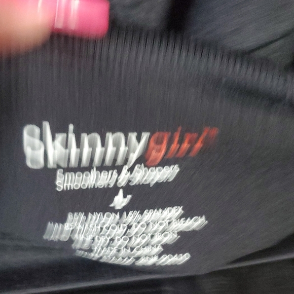 Skinnygirl 2 Pk Tan & Black Smoothers & Shapers Shorts - Picture 6 of 9